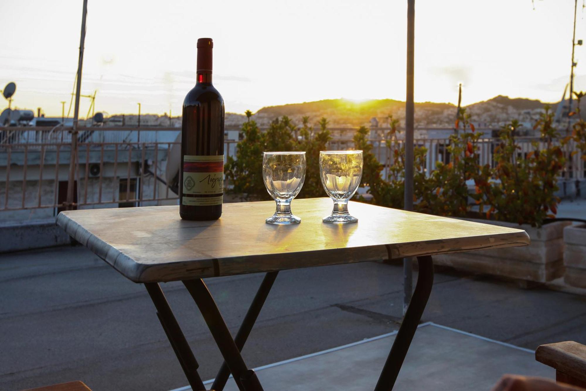 Loft Condo Next To Metro Station. Amazing View! Афины Экстерьер фото